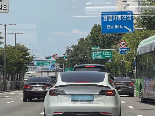 Robotaxi的'三重门':技术、成本与权责的挑战