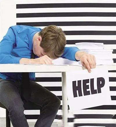 乘客在经济舱久坐不动