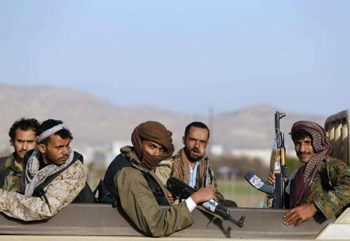 胡塞武装人员在海岸线附近活动