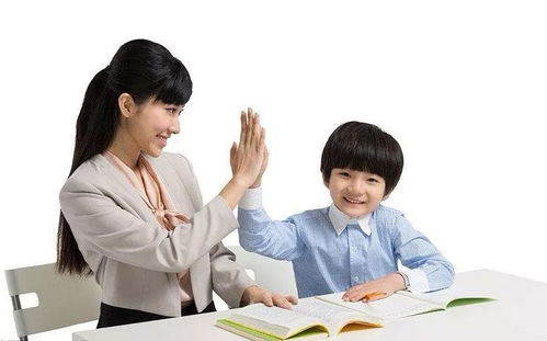 退休教师奶奶辅导孙子作业，那场面简直太逗！