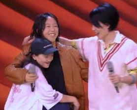 王菲为女儿新剧开嗓，母女合作主题曲引轰动！