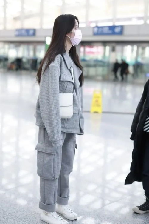 惊！发现同事竟有双重身份