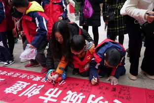 路人对小孩哥表示赞赏