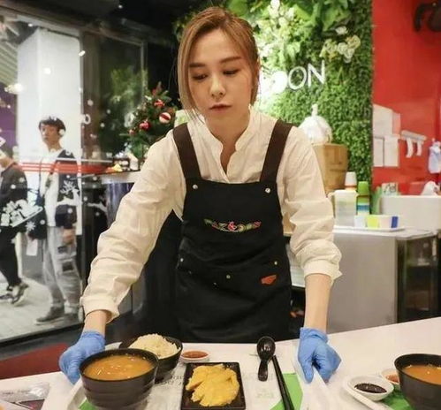 29岁女演员兼职服务员：为梦想拼搏，稳定收入给足底气！