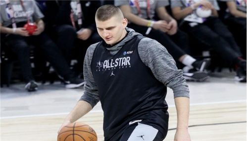 约基奇和球迷互动