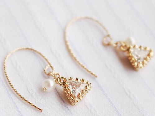 黄杨某甜天价耳环风波始末：仿品背后的真相