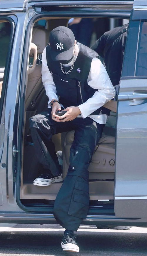 中联重科回应工装男别停摩托：非员工与其无关