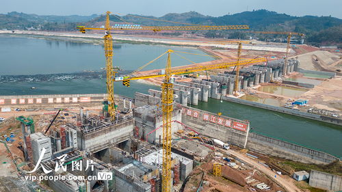 城市工地繁忙景象