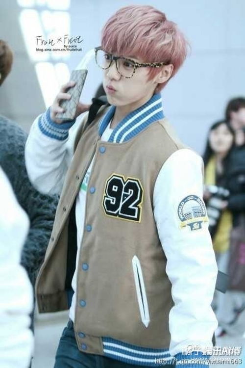 鹿晗健身前后的身体变化对比照片