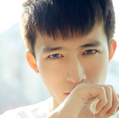 黄磊孙莉8岁儿子罕见露面，一家五口温馨日常太有爱！