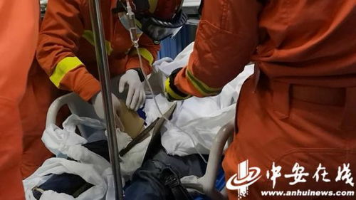 躺在病床上的男子表情痛苦