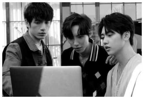 R1SE组合成员合影