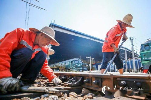 工人顶着高温工作