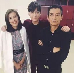 张宇与父母合影