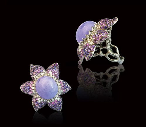 一块闪烁着神秘光芒的高科技芯片