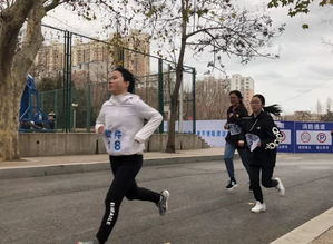 努力锻炼的身影