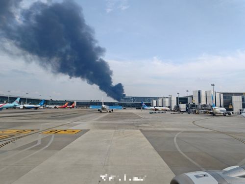 杭州机场附近冒浓烟