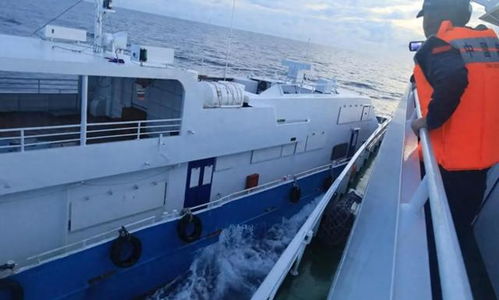 菲方船只靠近中国海警舰艇