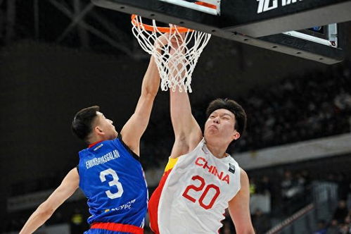 杨瀚森内线强攻