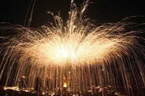 现代打铁花创新表演