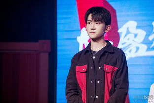 易烊千玺戴美瞳引热议，粉丝纷纷表态！