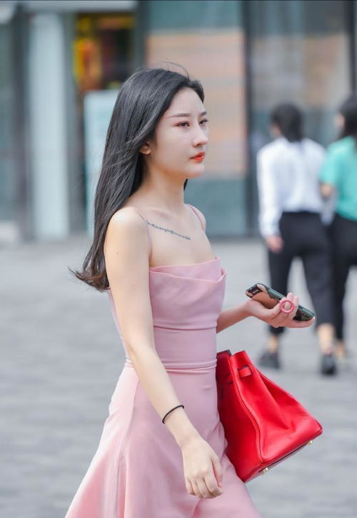 优衣库为何突然转向辣妹风？背后真相令人咋舌！