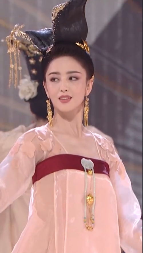 佟丽娅伴娘造型