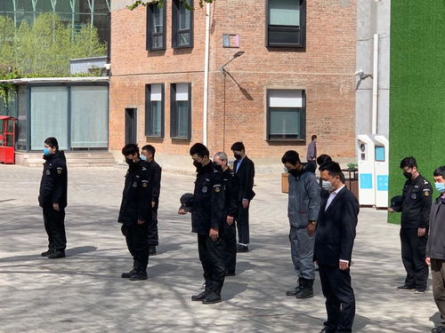 宗庆后葬礼：宗继昌捧灵牌骨灰，背后故事引关注