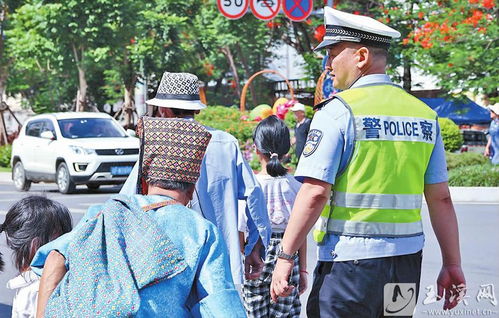 警察在疏导交通