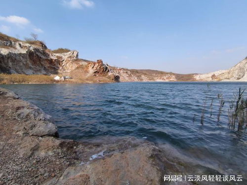 纳木错湖畔的帐篷营地