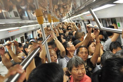 男子挤地铁被判定猥亵，这事儿真冤吗？
