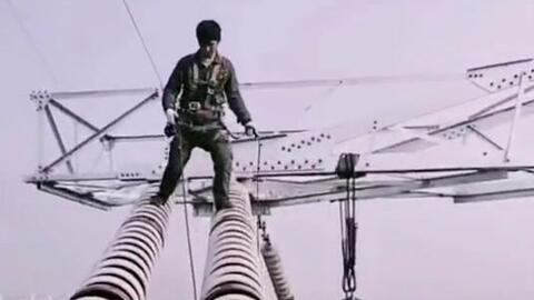 电力工人高空作业