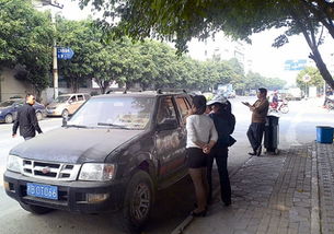 抖音热搜：别停摩托车并骂人男子已被拘留！