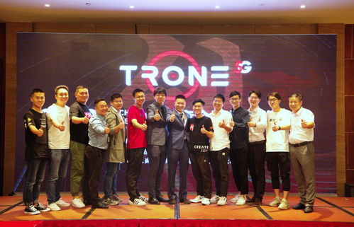 电竞团队成员合影留念