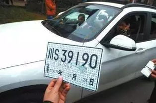 男子在山东高速偶遇神秘欧盟牌照小车！