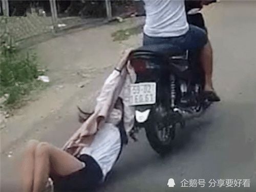 工装男别车嚣张骂人事件背后真相大起底！