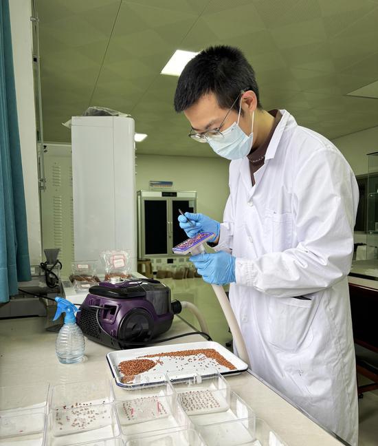 马克龙从美国抢人成功，背后故事引关注！