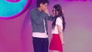 黄子韬徐艺洋结婚证照片