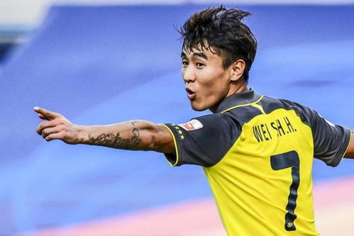 中足联回应球迷辱骂韦世豪及家属事件，多方发声谴责！