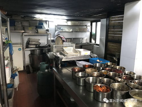 餐饮店内厨房场景