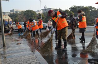 工人冲洗水管现场