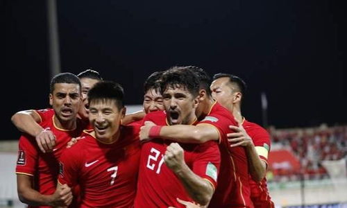 辱骂中国球迷的外国球员被解约，正义不会迟到！