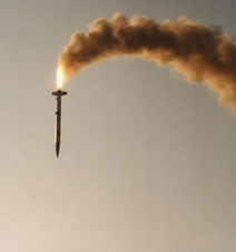 我国新型激光炮震撼亮相！威力超乎想象