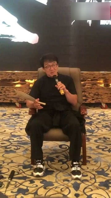 IT大佬出席活动的照片