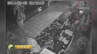 警察查看监控找线索