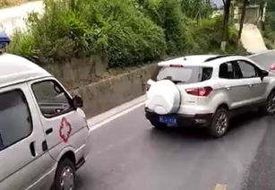 救护车执行任务示意