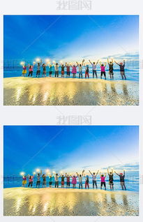 一群人在海边开心地玩耍