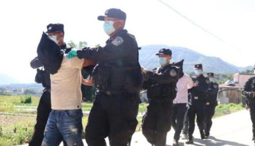 被抓捕的偷渡人员