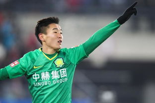 韦世豪被罚下后坐在替补席哭泣