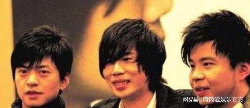 水木年华成员表情严肃